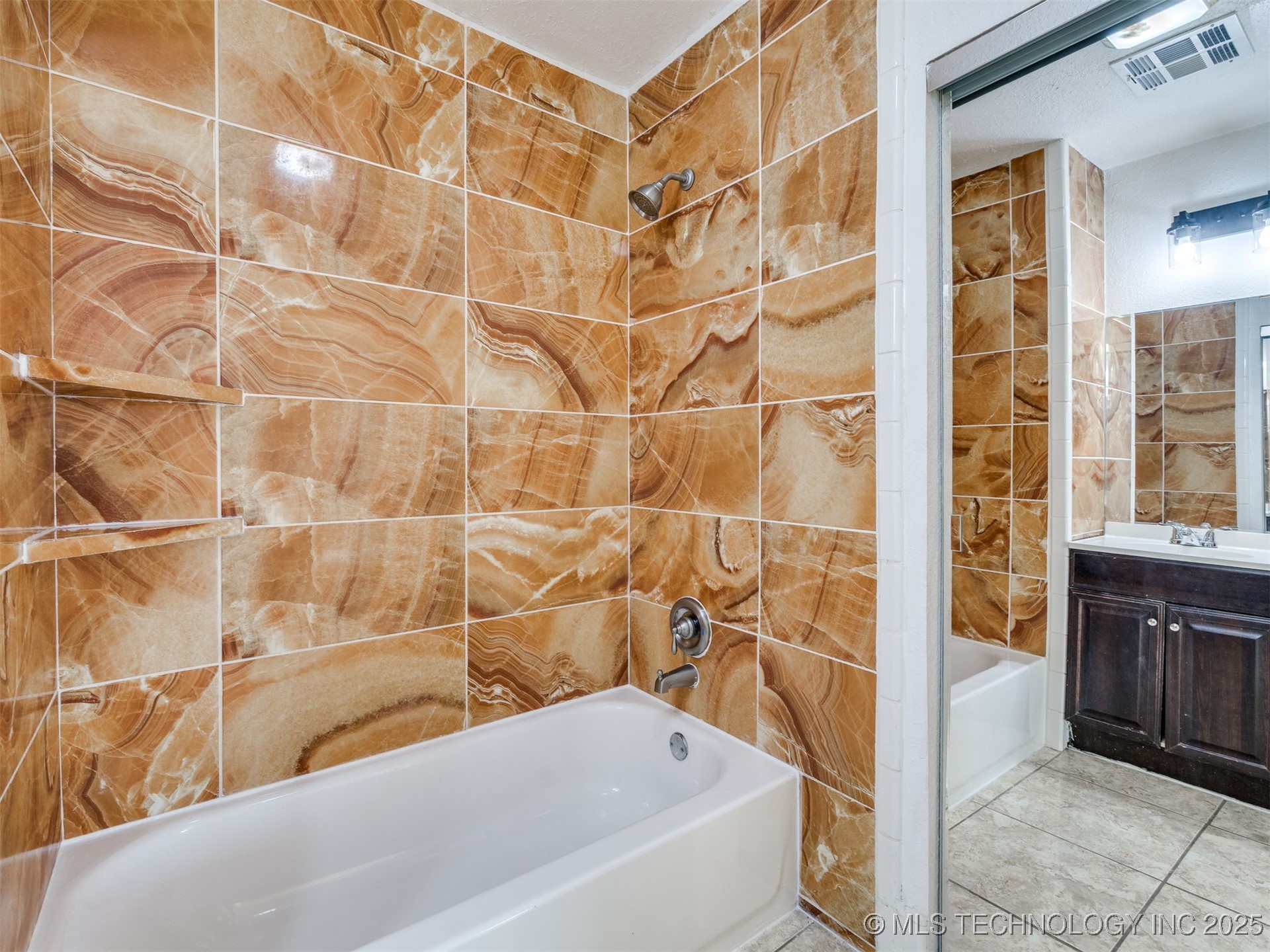 2303 W 40th Street Property Photo 46