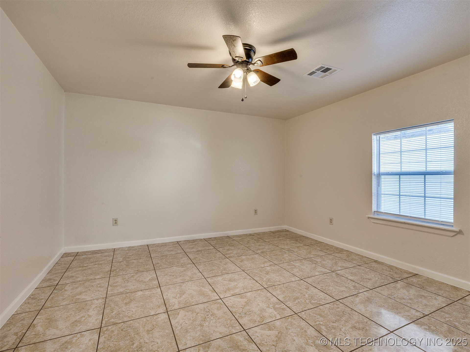 2303 W 40th Street Property Photo 47