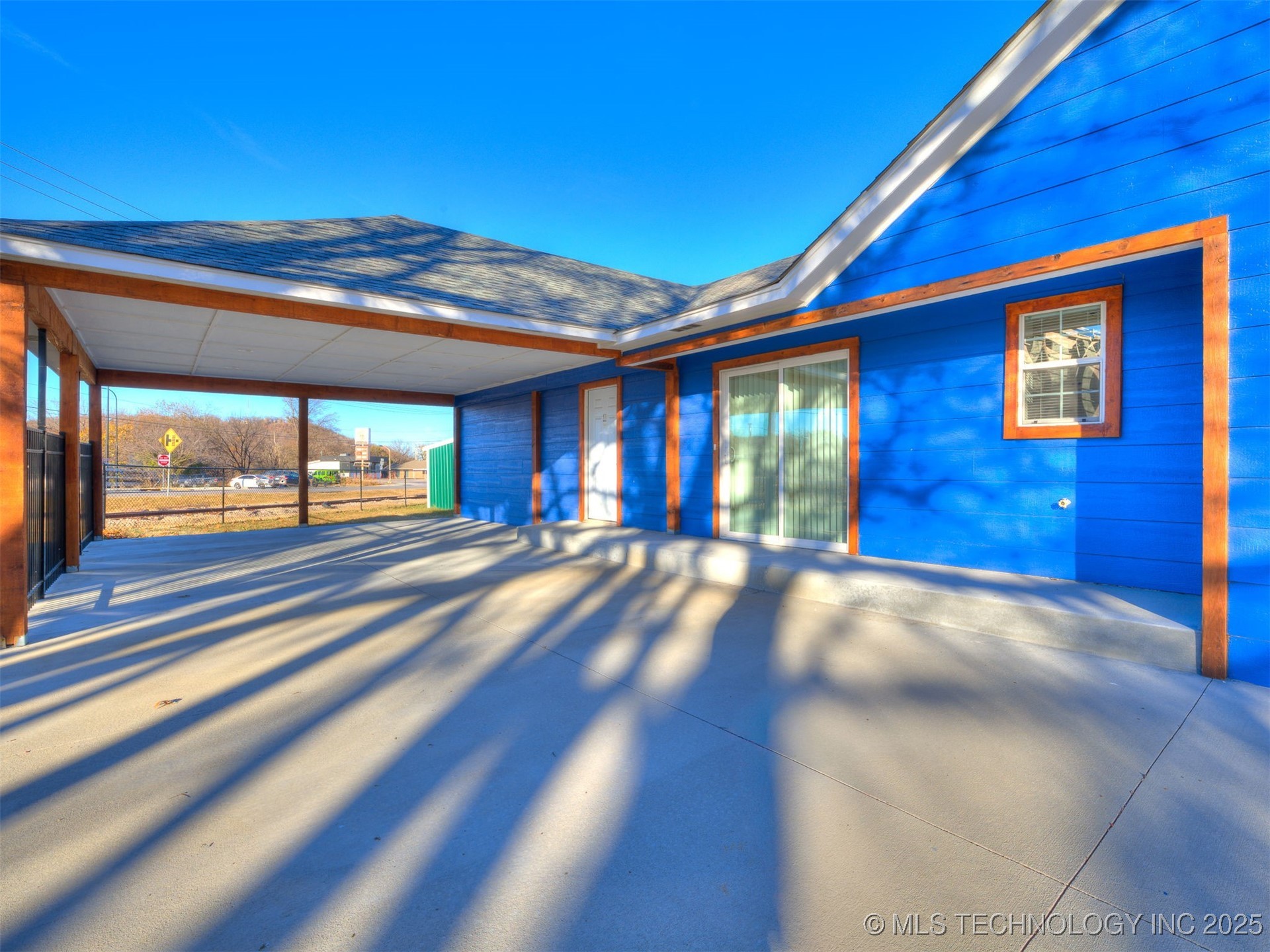 2303 W 40th Street Property Photo 49