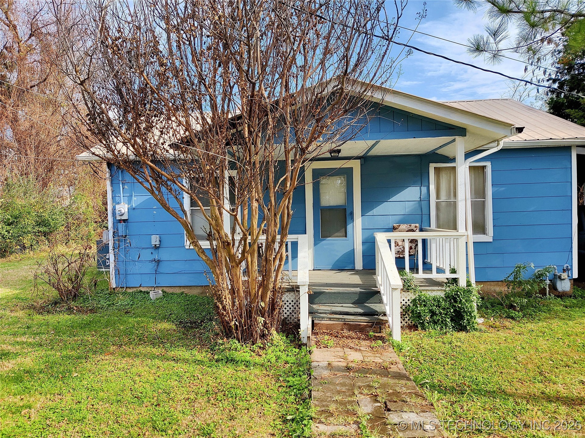 202 N East Avenue Property Photo 2