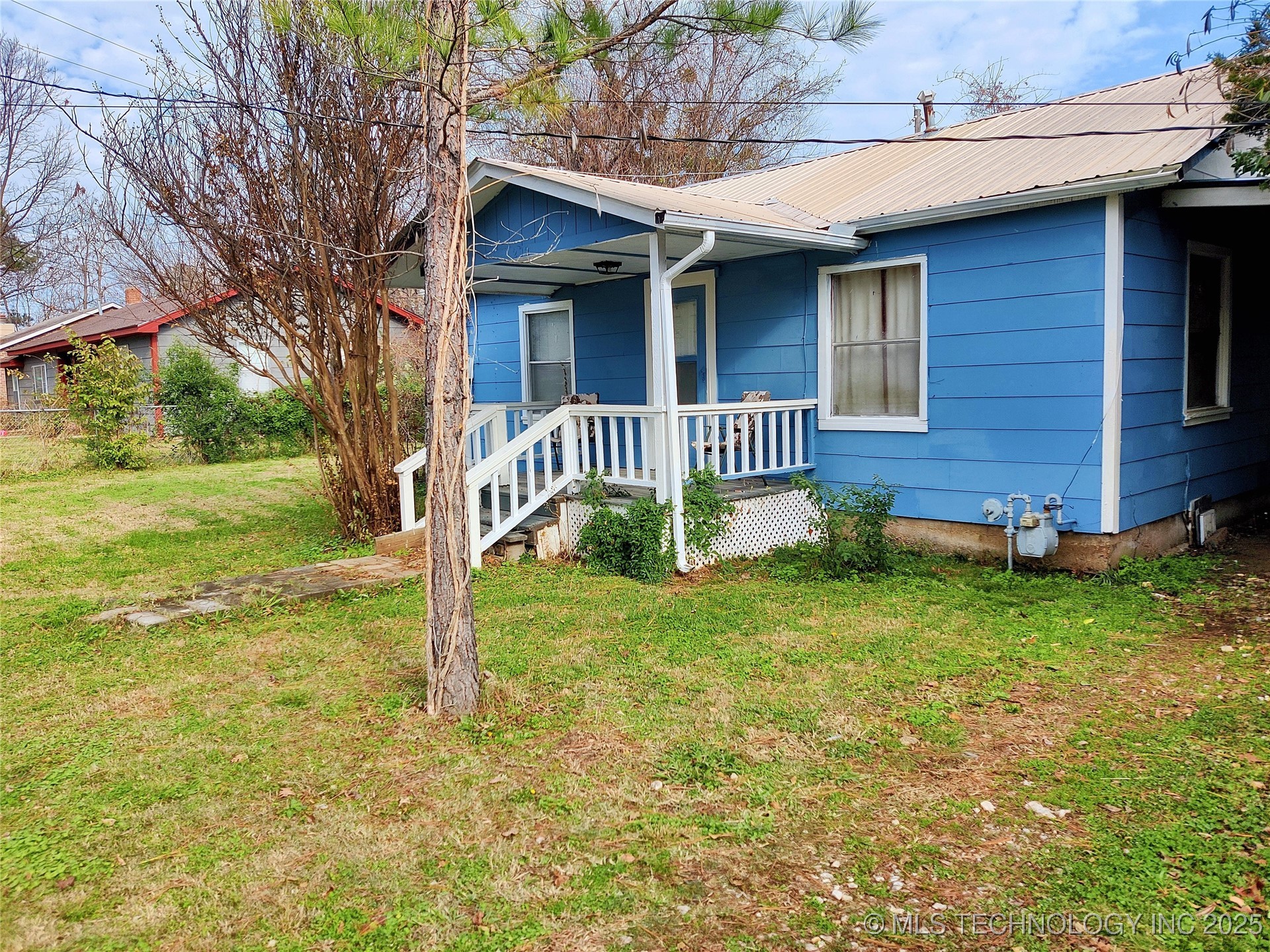 202 N East Avenue Property Photo 4