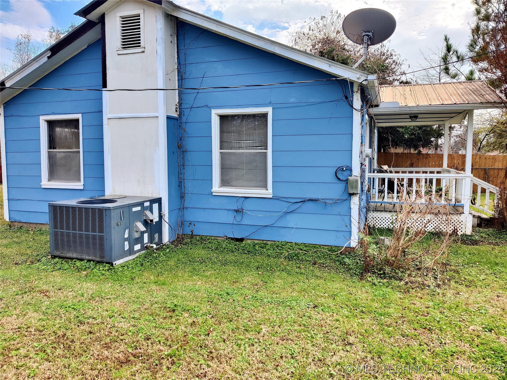 202 N East Avenue Property Photo 5