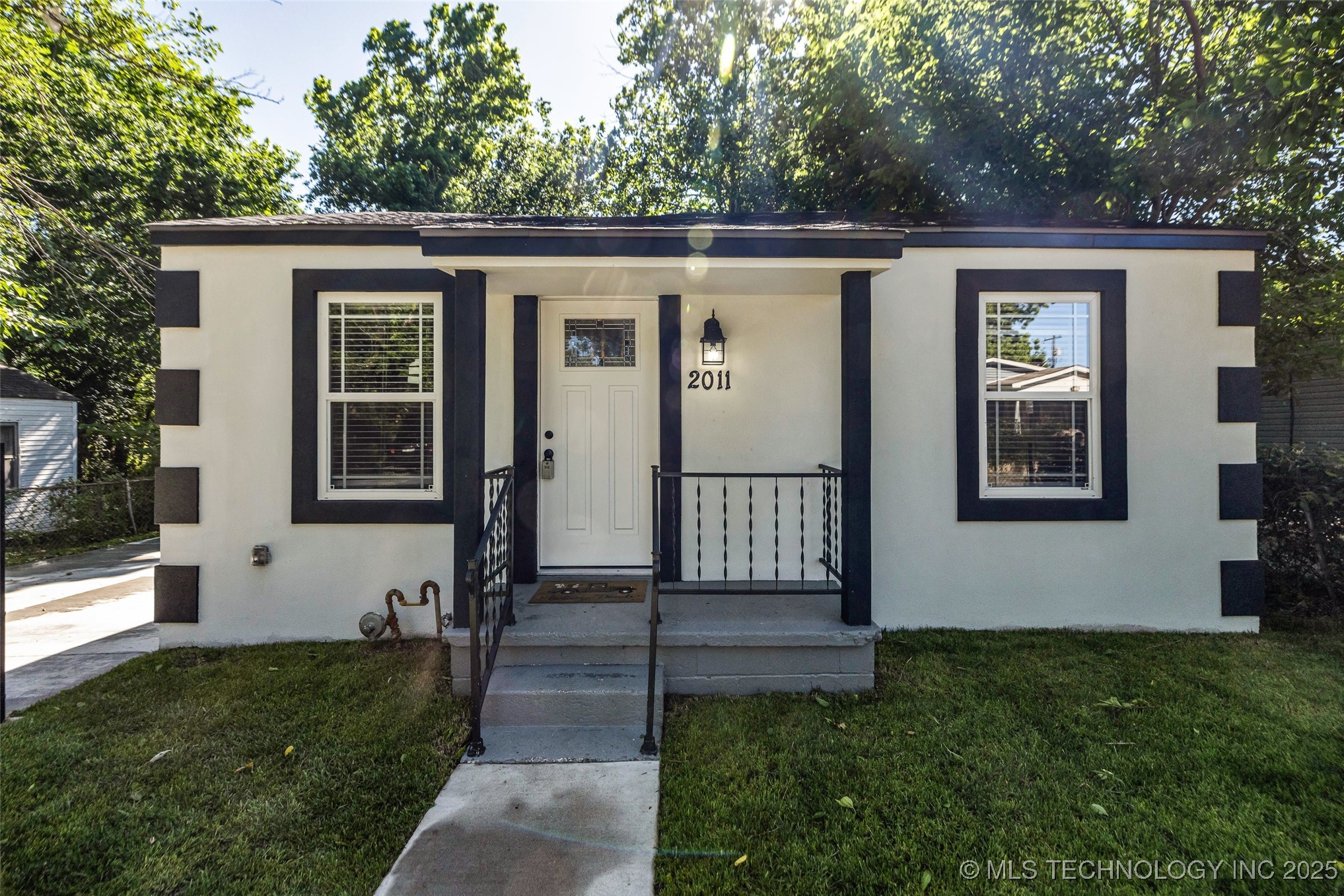 2011 N Atlanta Court Property Photo 1