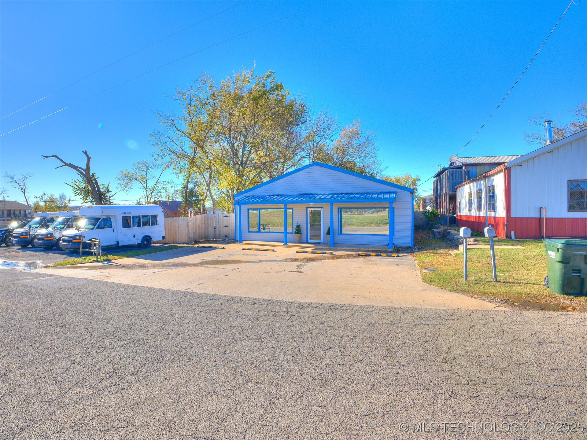 305 S Chickasaw Avenue Property Photo 1