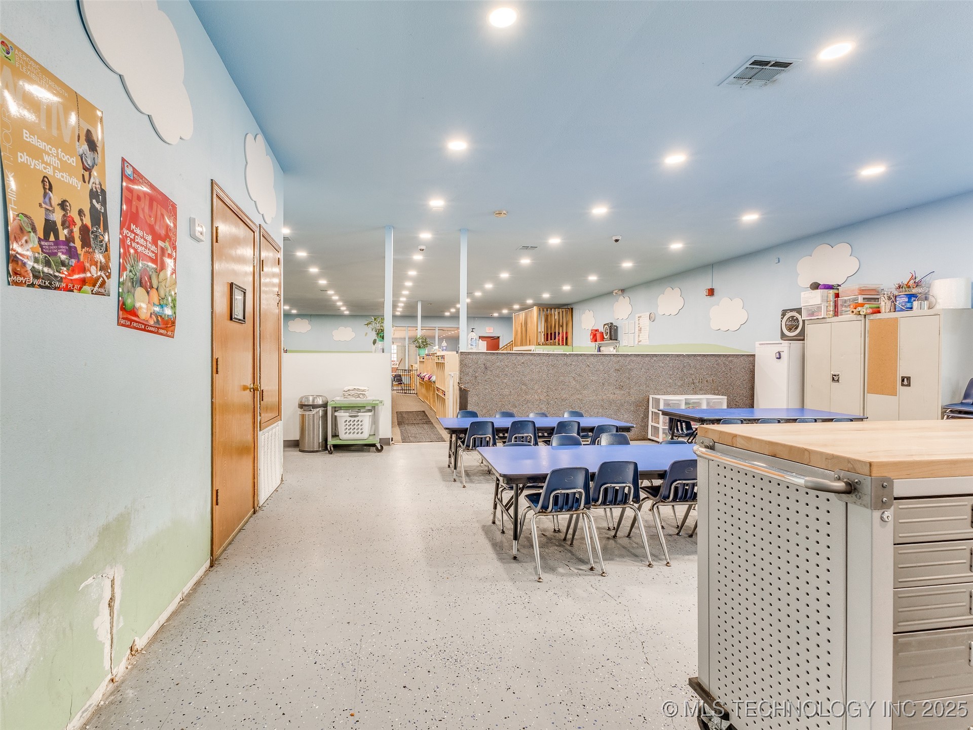 305 S Chickasaw Avenue Property Photo 8