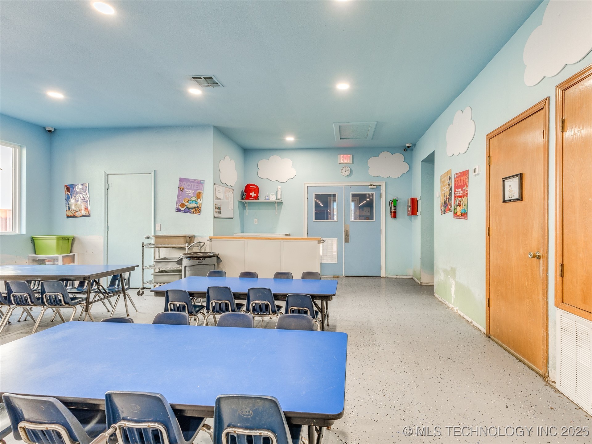 305 S Chickasaw Avenue Property Photo 9