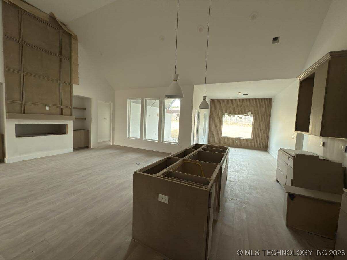 16641 E 41st Place S Property Photo 5