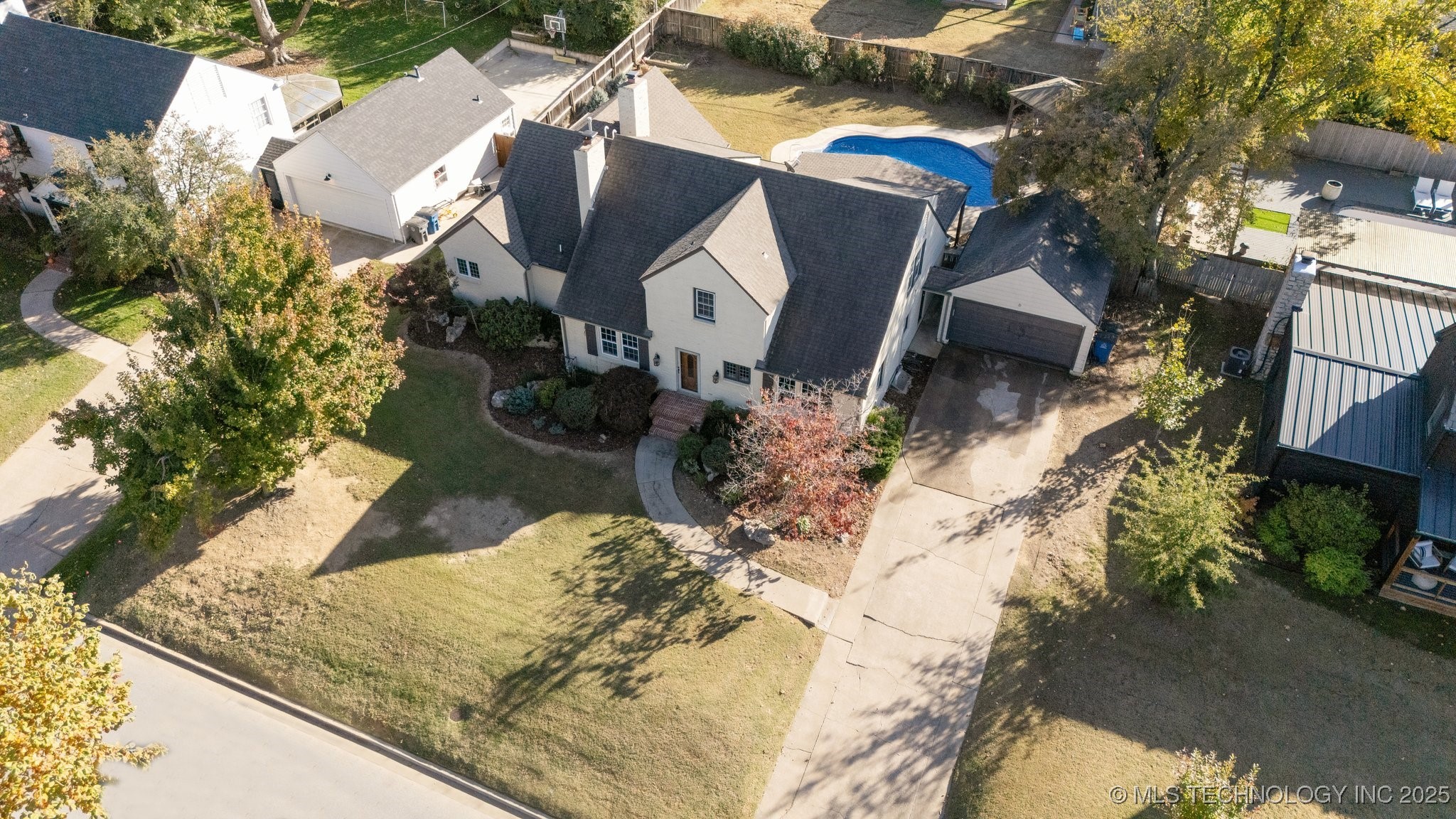 2720 E 22nd Street Property Photo 2