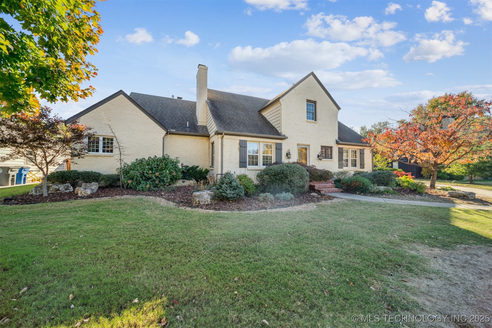 2720 E 22nd Street Property Photo 4