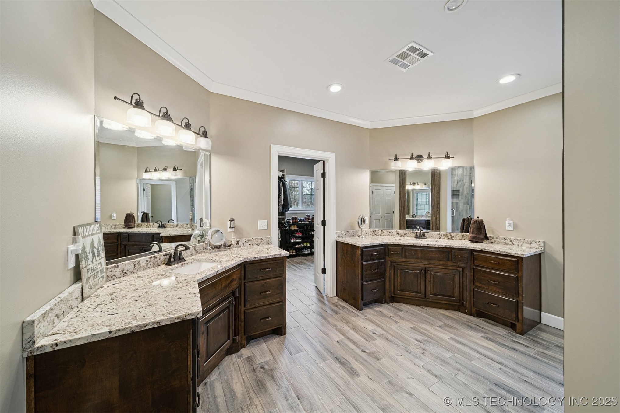 2720 E 22nd Street Property Photo 22