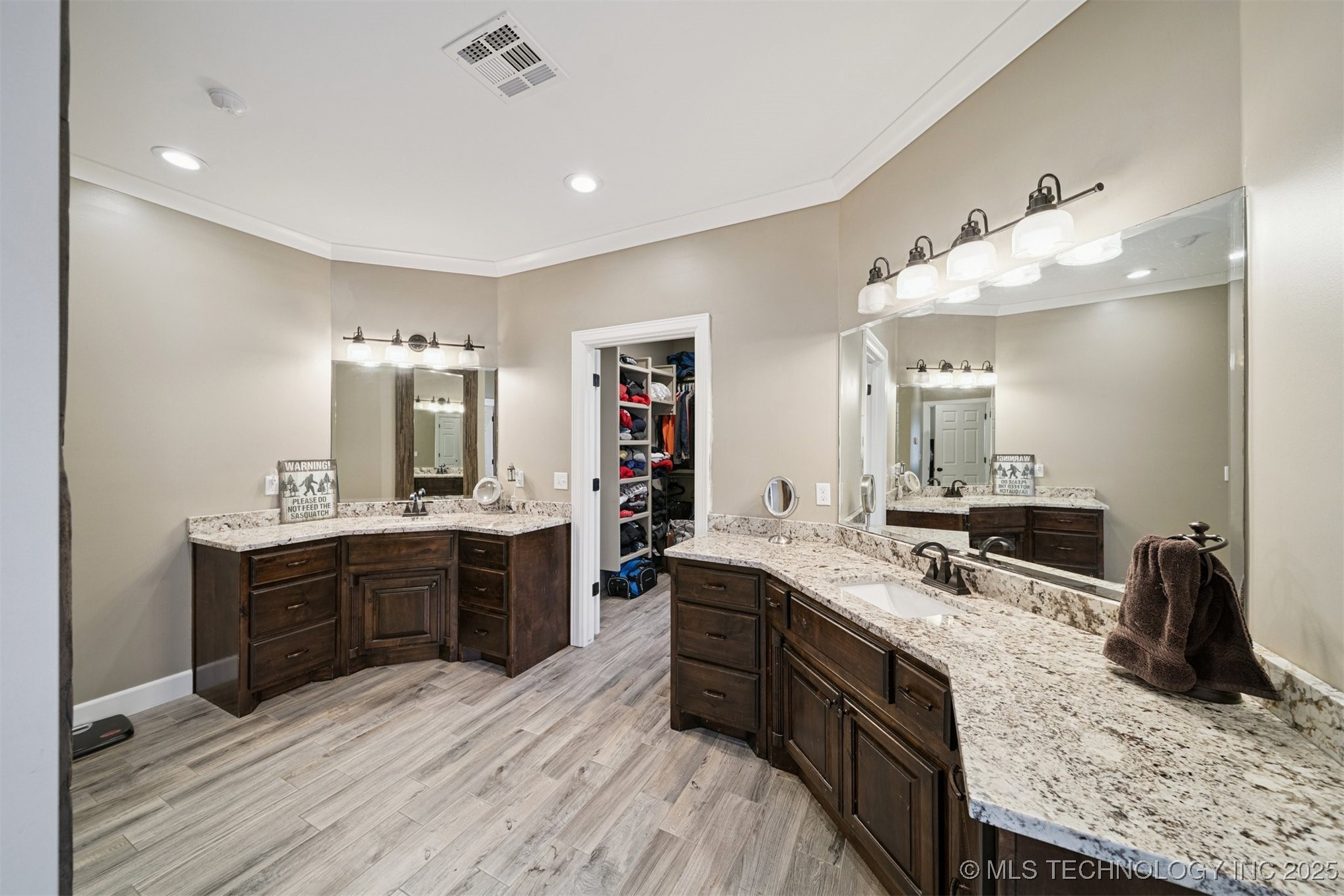 2720 E 22nd Street Property Photo 23