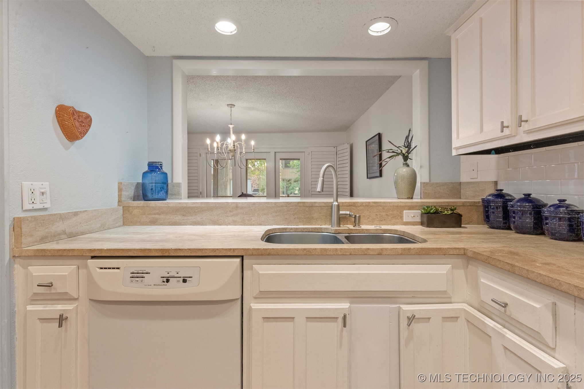 6013 S Atlanta Avenue 2 Property Photo 8