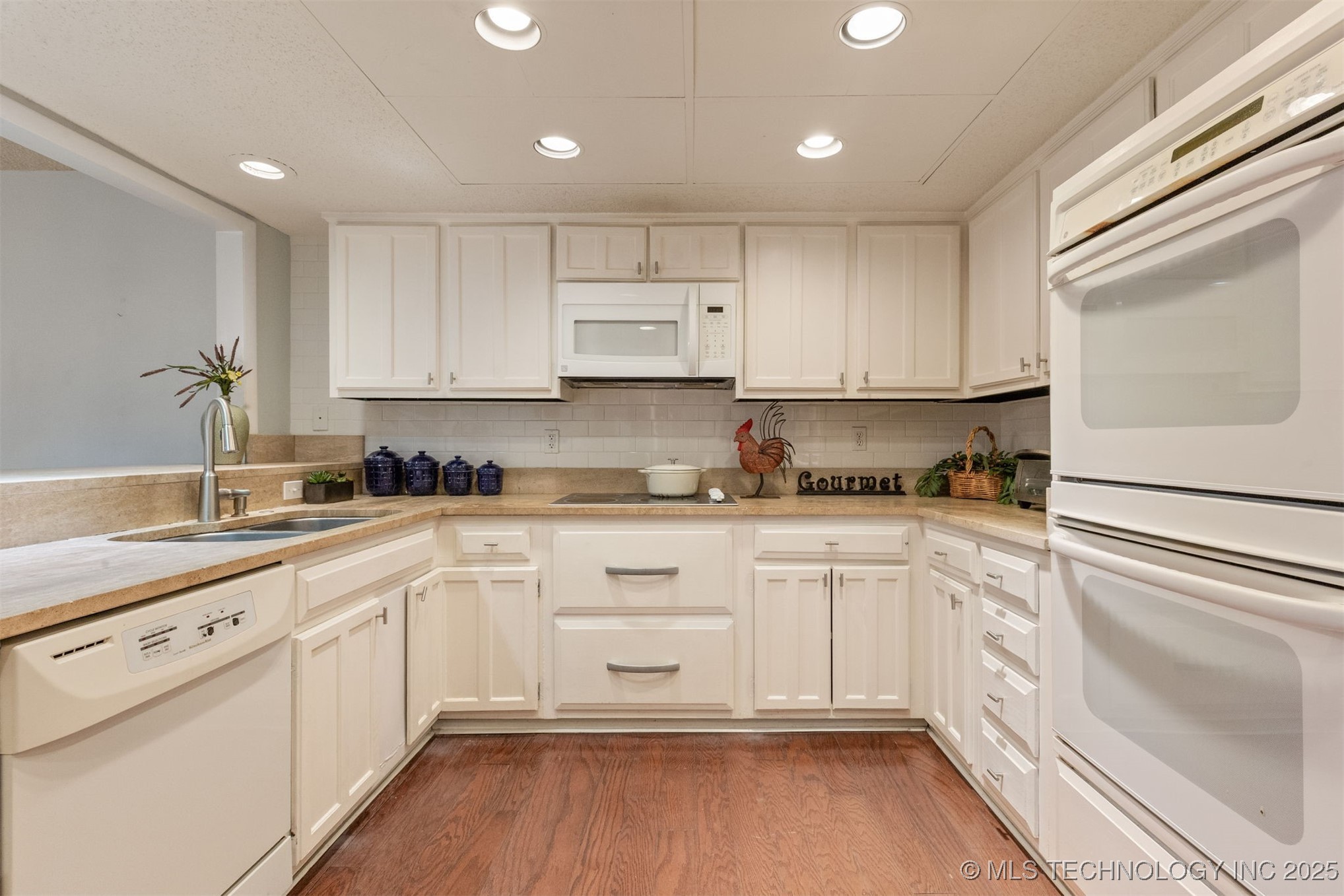 6013 S Atlanta Avenue 2 Property Photo 9