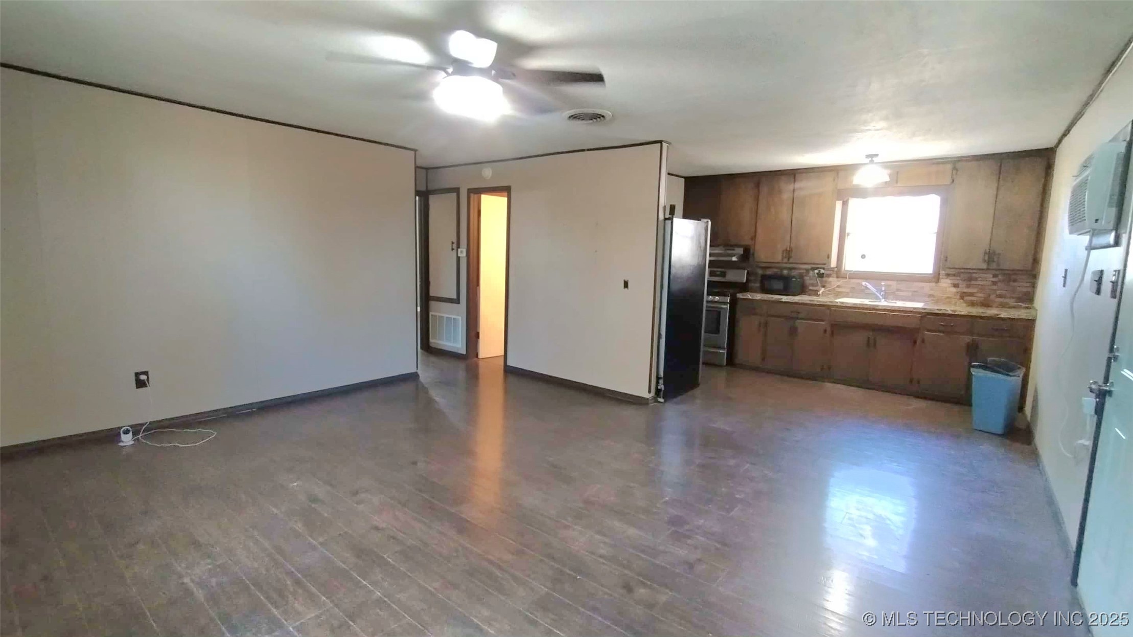 1358 Shady Lane Property Photo 5