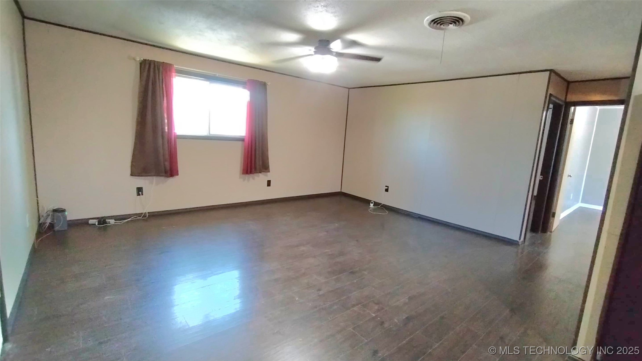 1358 Shady Lane Property Photo 6