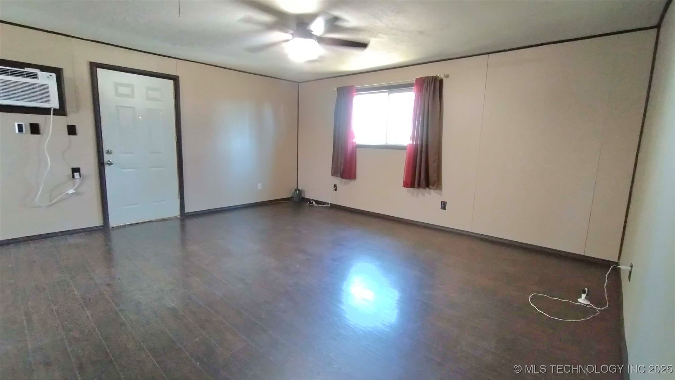 1358 Shady Lane Property Photo 7