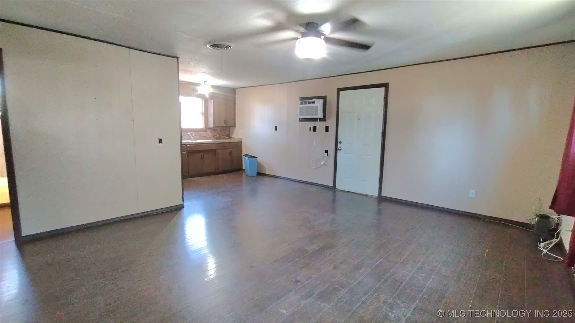 1358 Shady Lane Property Photo 8