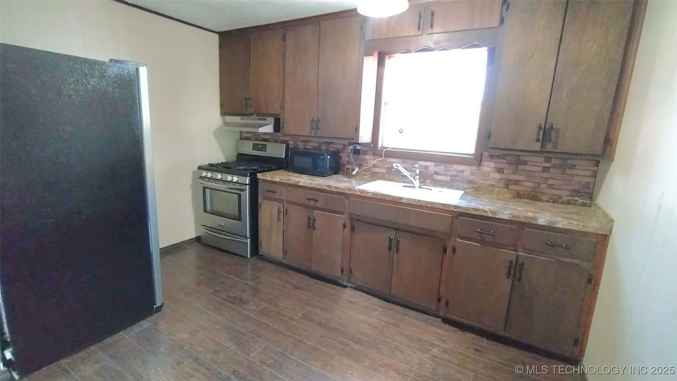 1358 Shady Lane Property Photo 9