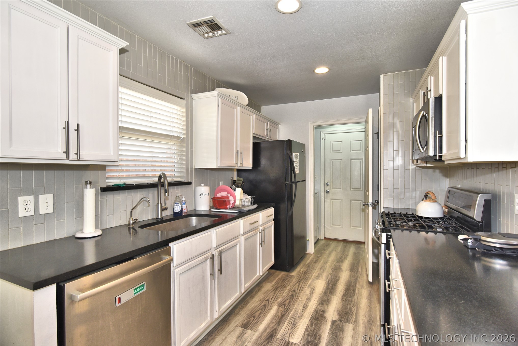 2021 E Concord Street Property Photo 9