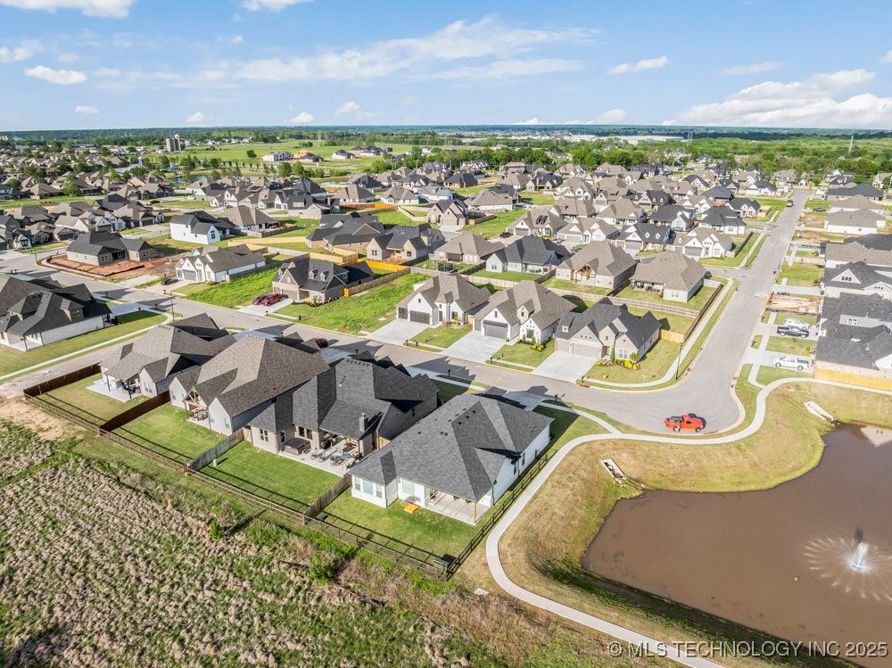 13722 S 20th Place E Property Photo 6