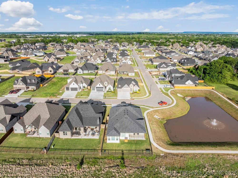 13722 S 20th Place E Property Photo 7