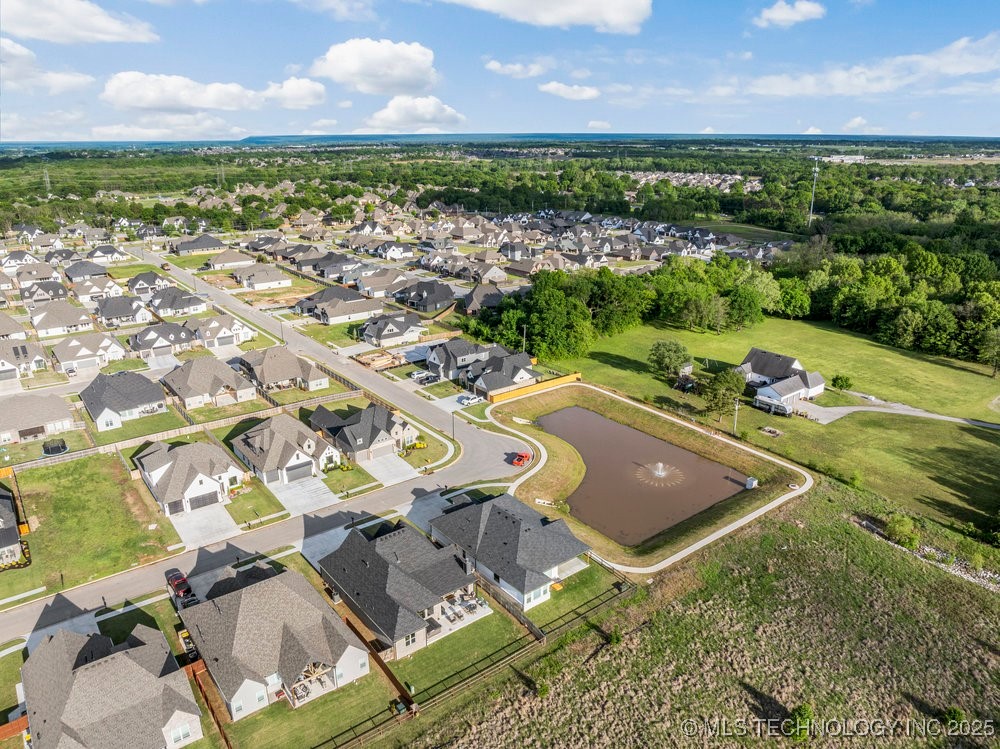 13722 S 20th Place E Property Photo 8