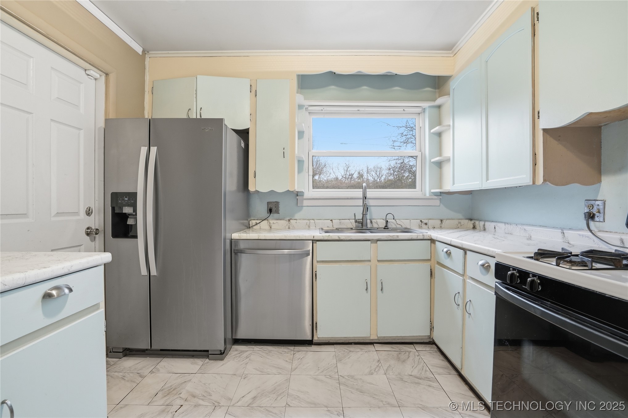 549 N 23rd West Avenue Property Photo 8