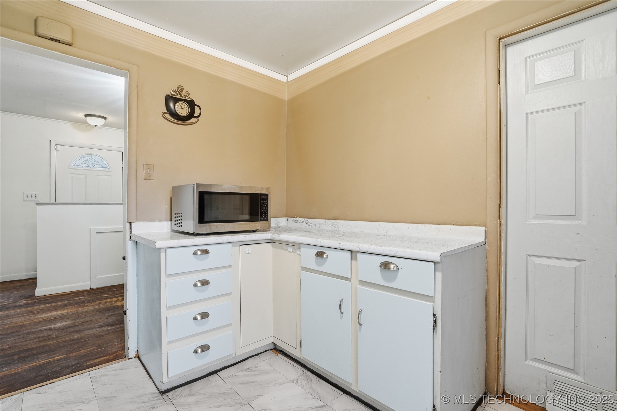 549 N 23rd West Avenue Property Photo 11