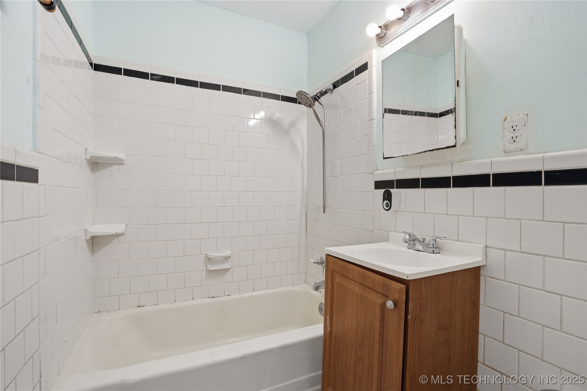 549 N 23rd West Avenue Property Photo 12