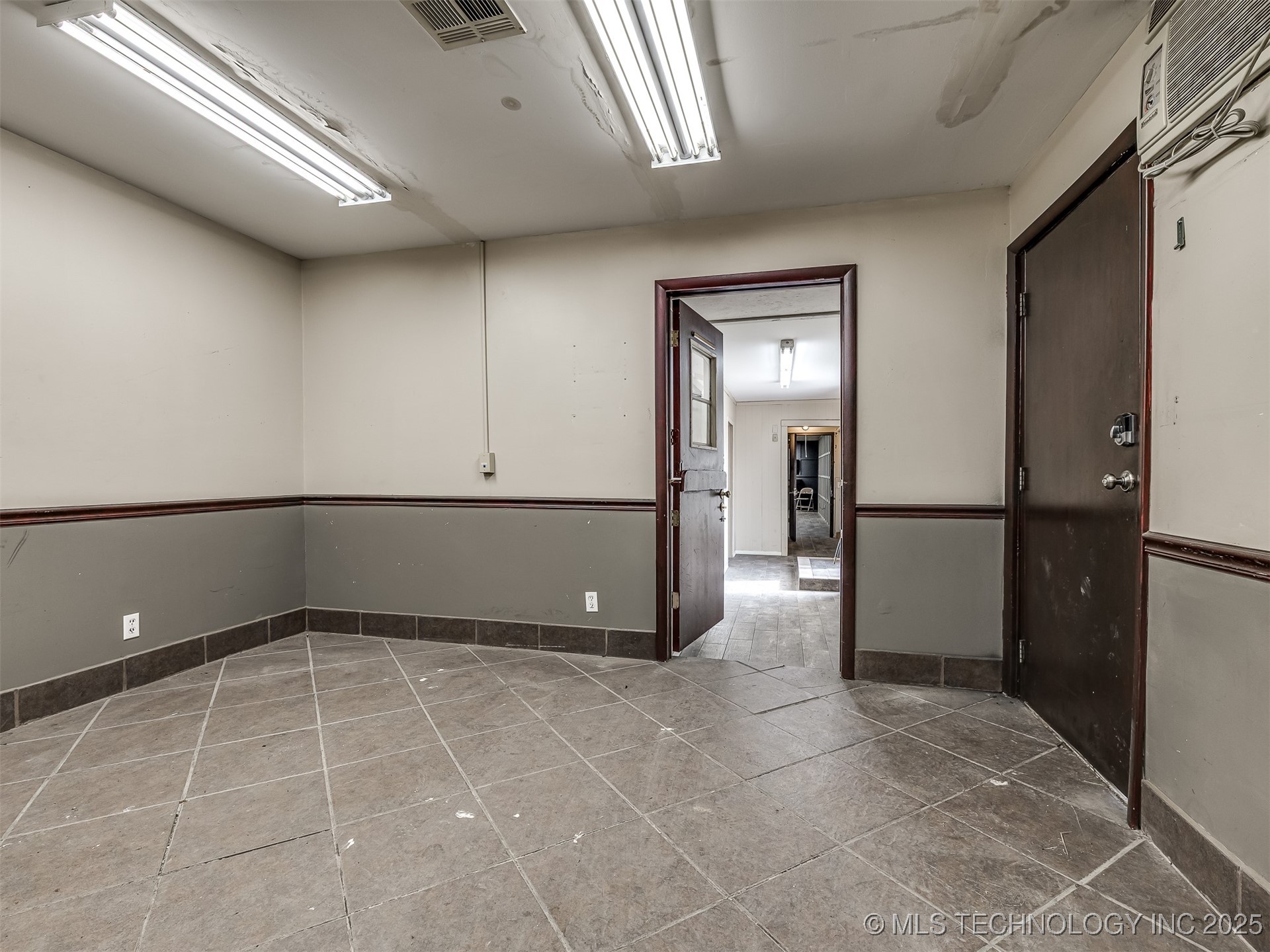 109 S Broadway Avenue Property Photo 41