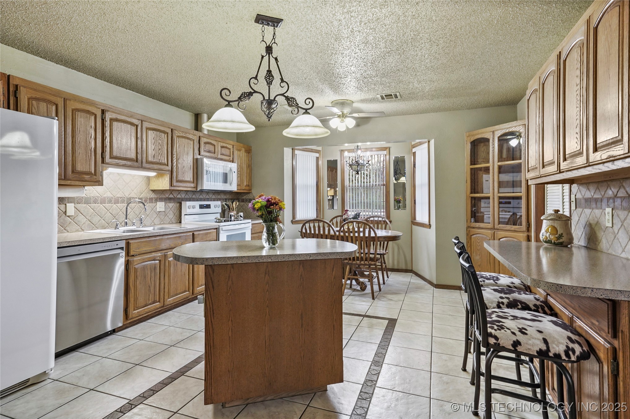 16007 N 137th East Avenue Property Photo 9