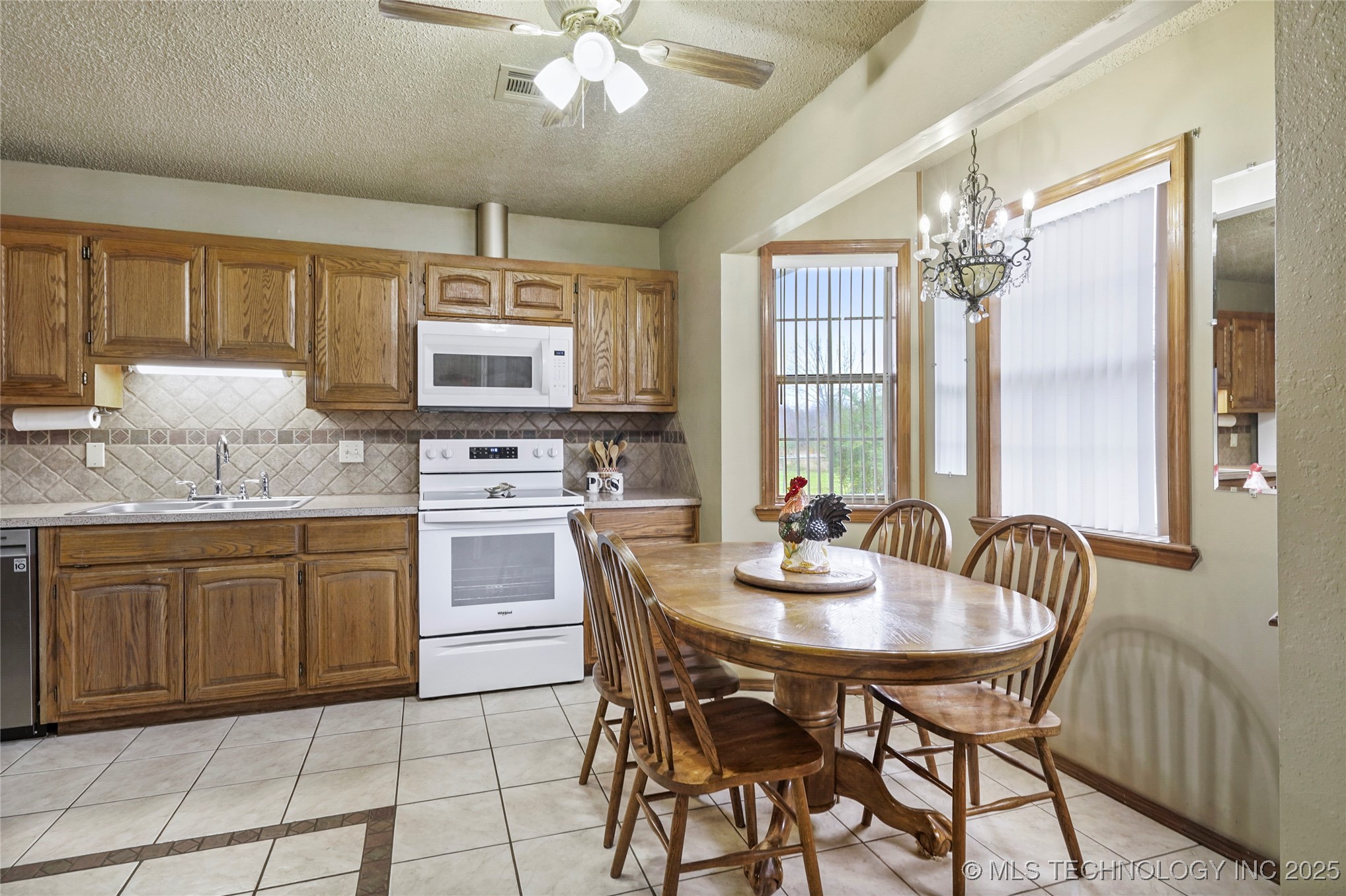 16007 N 137th East Avenue Property Photo 12