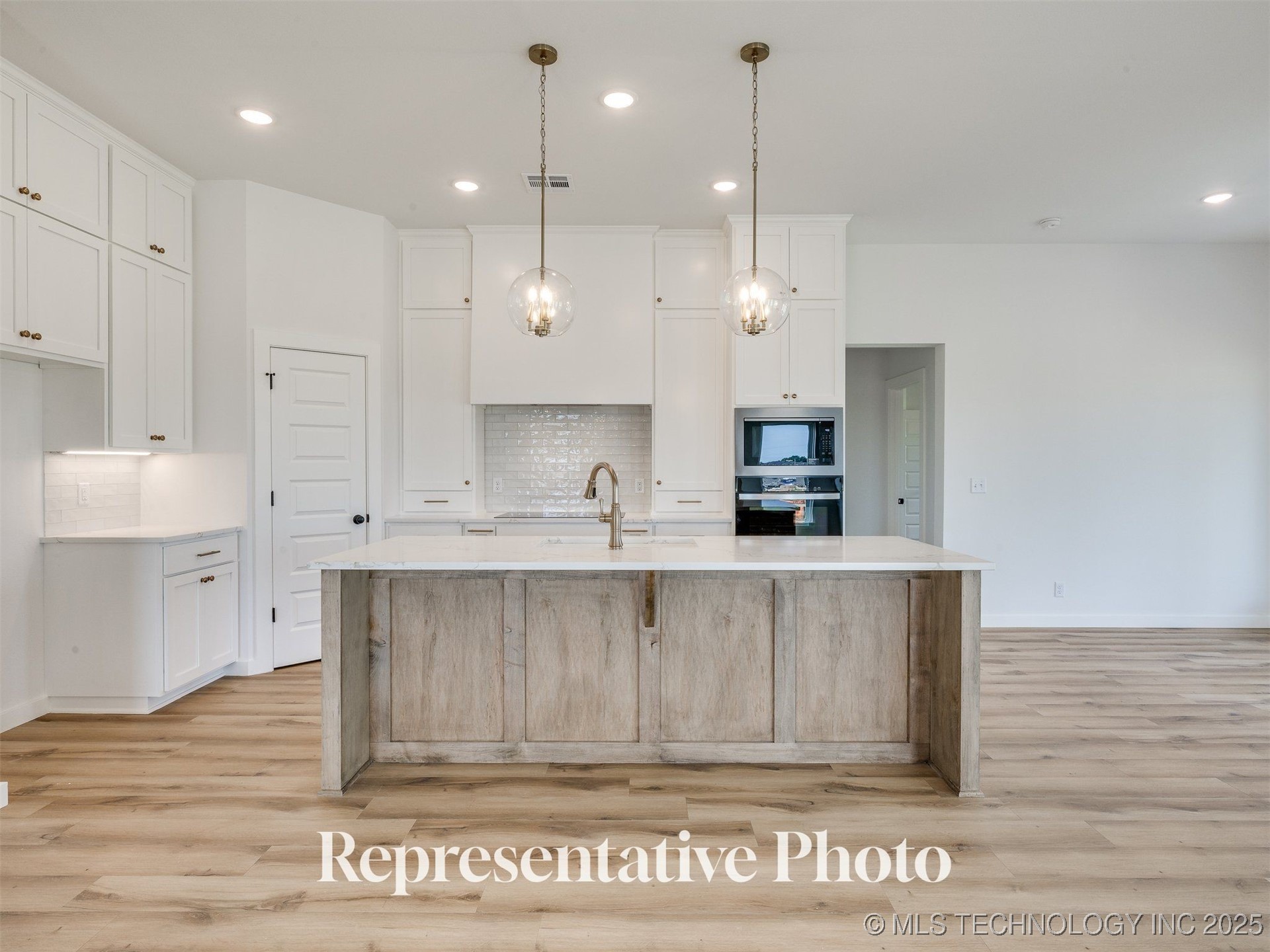 7613 E 89th Street North Property Photo 17