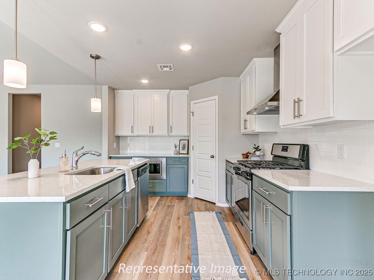 3422 E 153rd Street S Property Photo 6