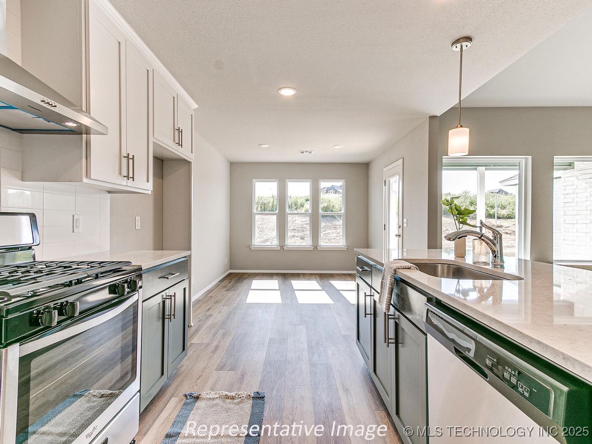 3422 E 153rd Street S Property Photo 7