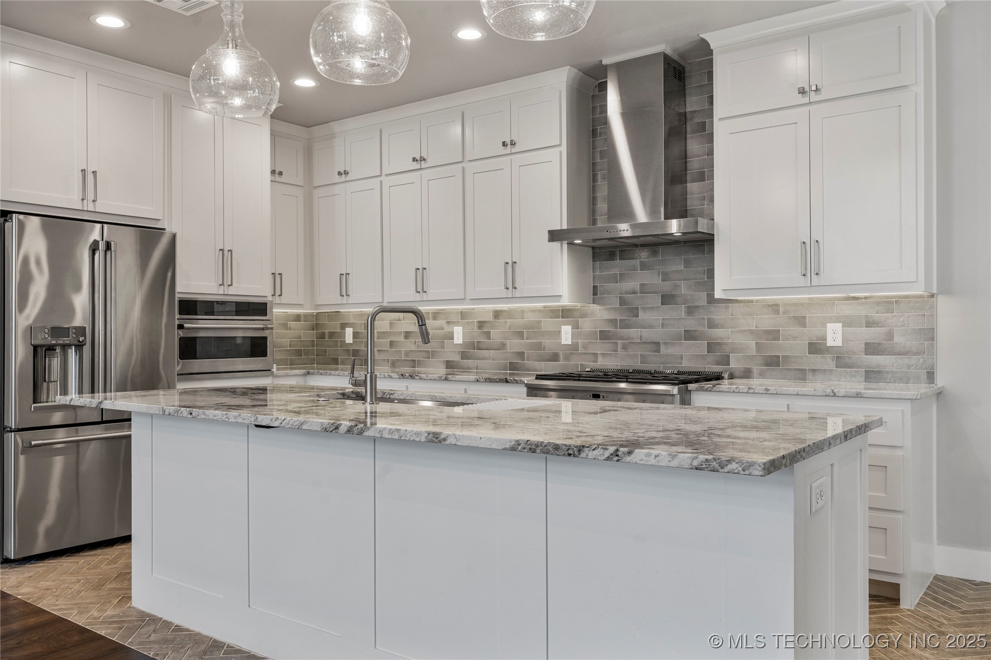 8505 S Phoenix Avenue Property Photo 7