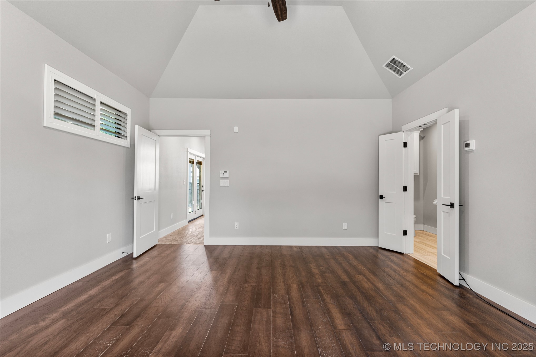 8505 S Phoenix Avenue Property Photo 17