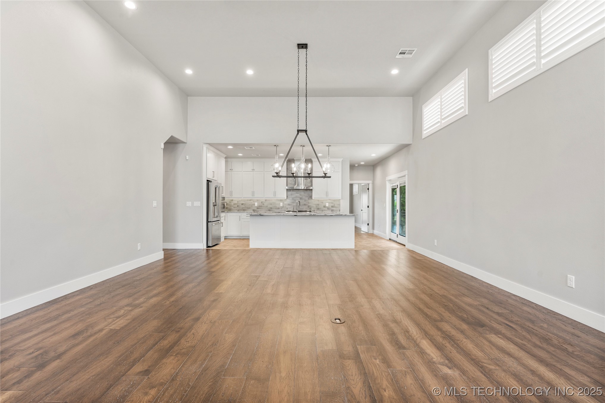 8505 S Phoenix Avenue Property Photo 19