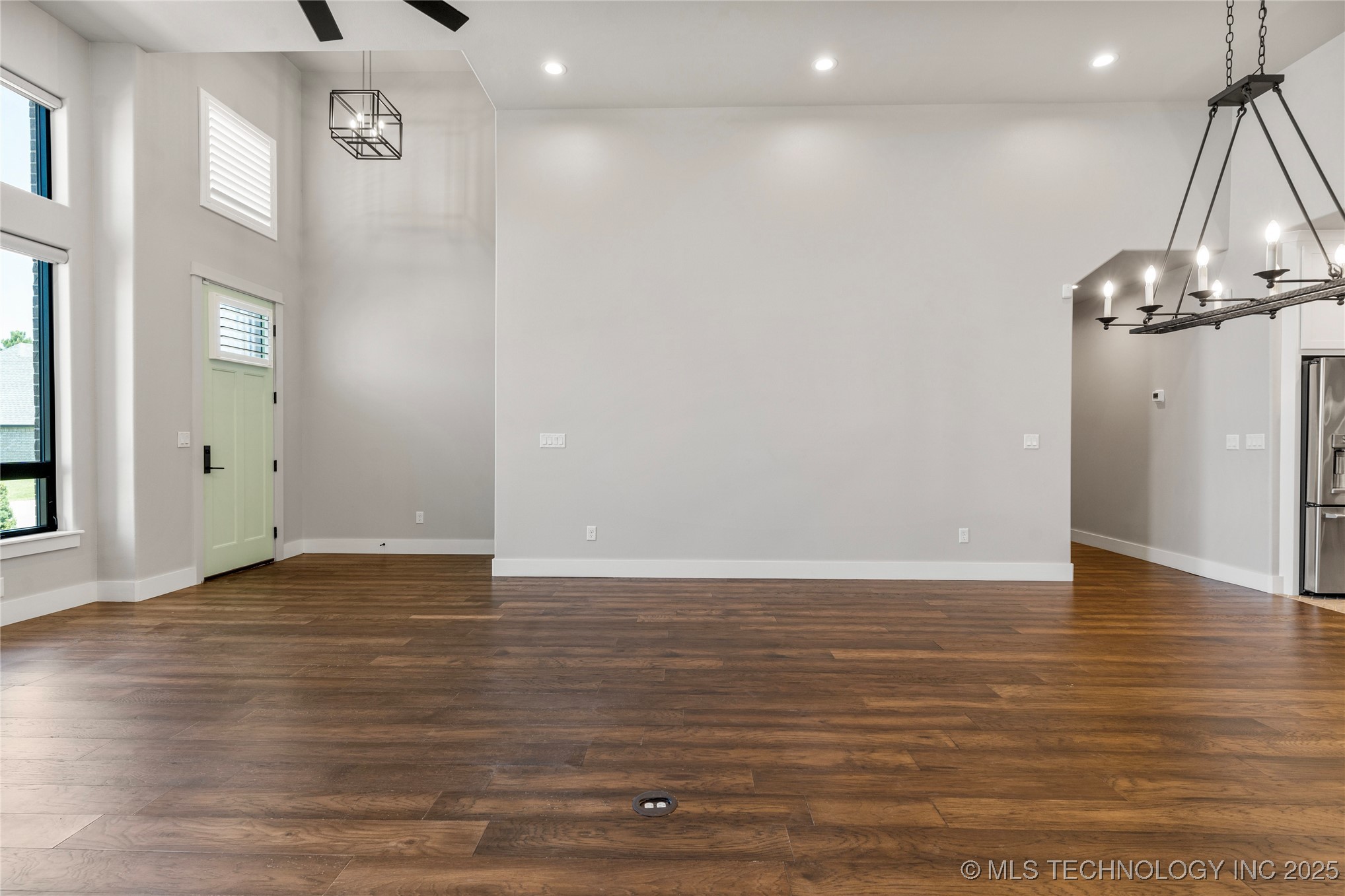 8505 S Phoenix Avenue Property Photo 20