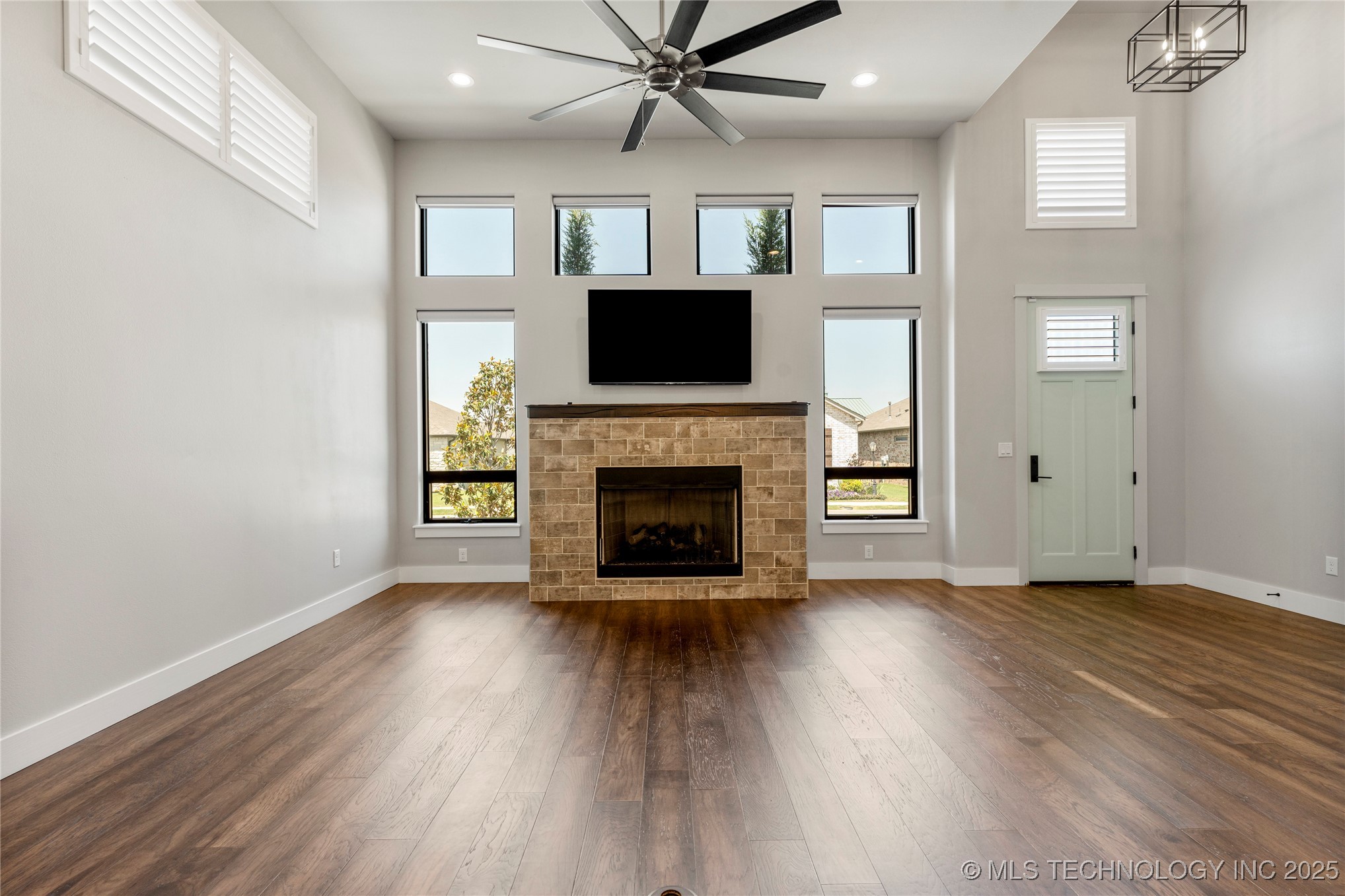 8505 S Phoenix Avenue Property Photo 22