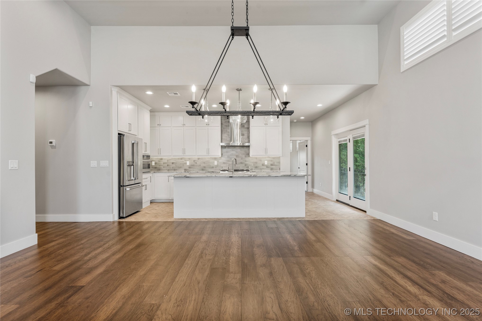 8505 S Phoenix Avenue Property Photo 23