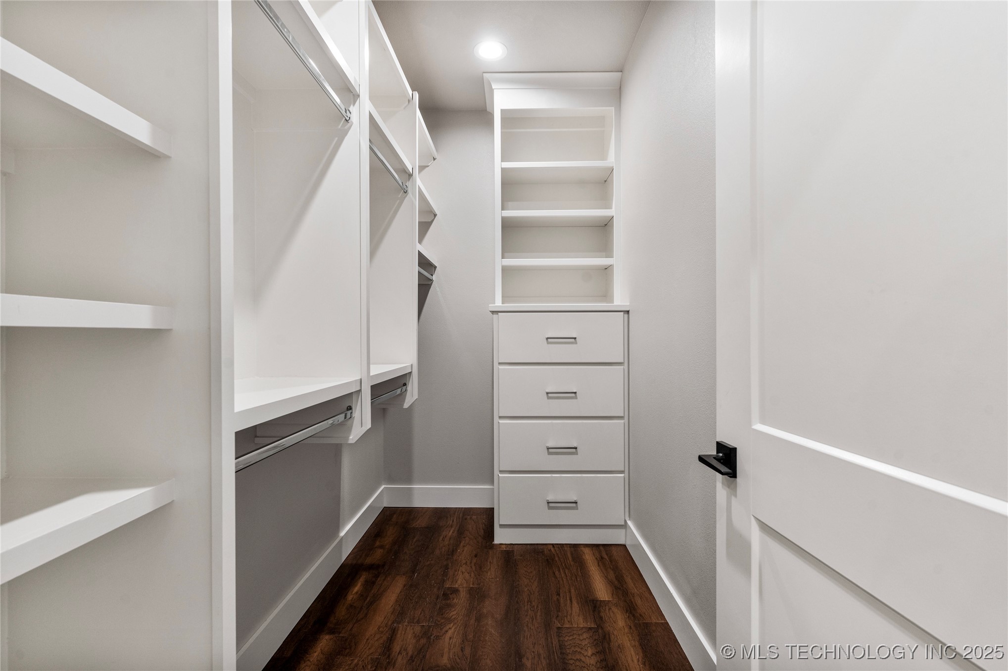 8505 S Phoenix Avenue Property Photo 27