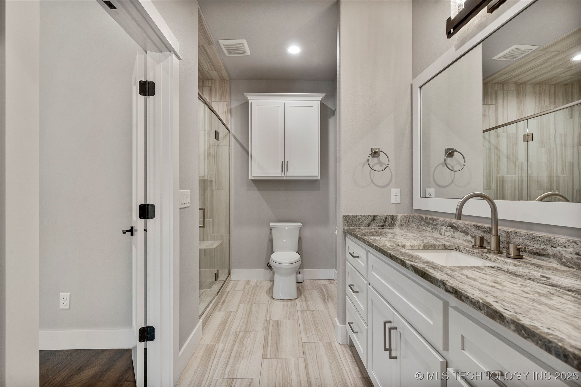 8505 S Phoenix Avenue Property Photo 28