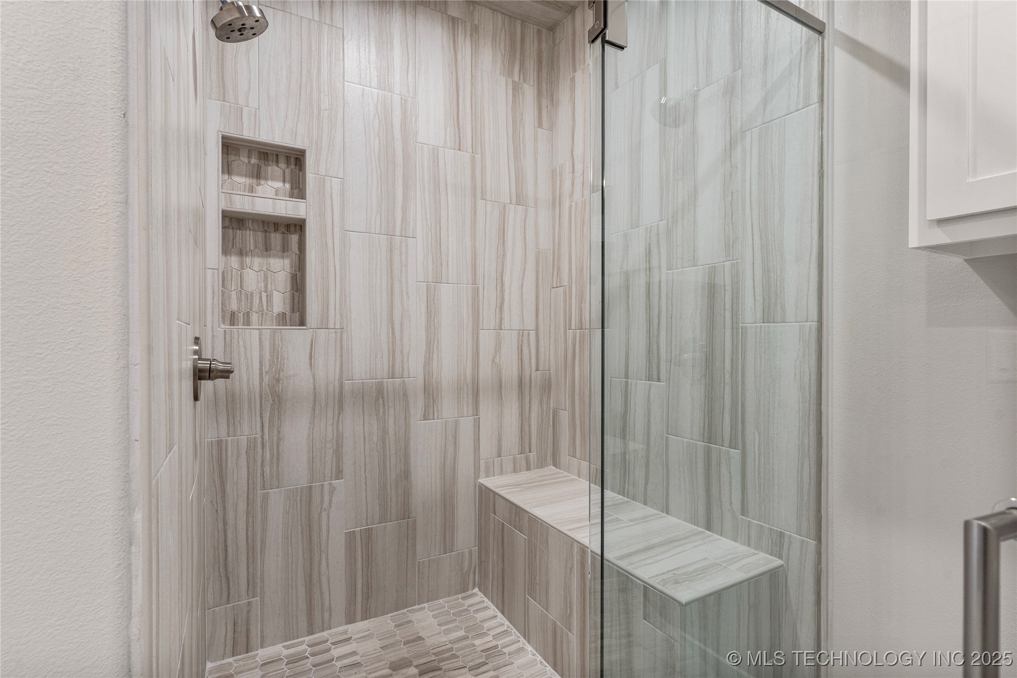 8505 S Phoenix Avenue Property Photo 29