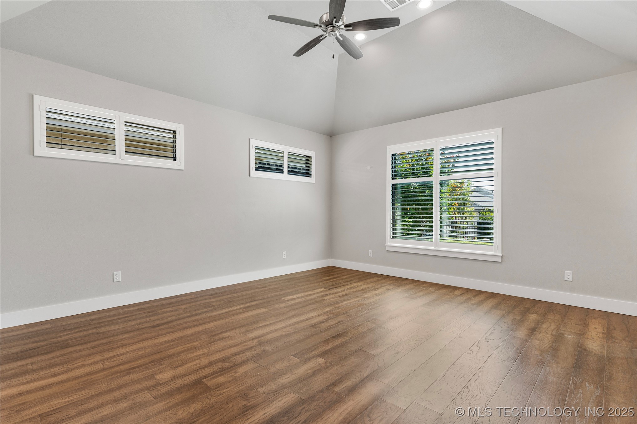 8505 S Phoenix Avenue Property Photo 37