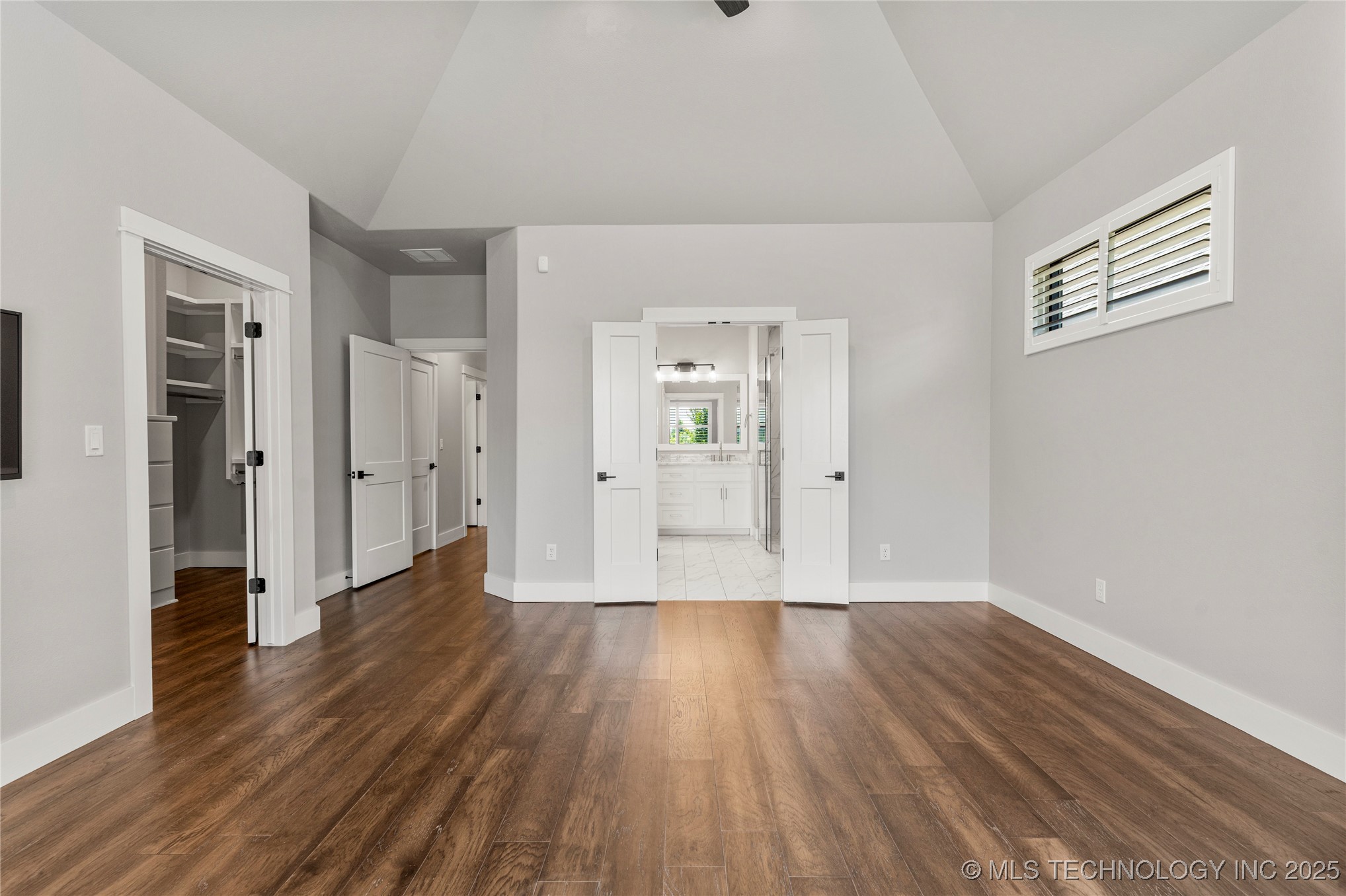 8505 S Phoenix Avenue Property Photo 38