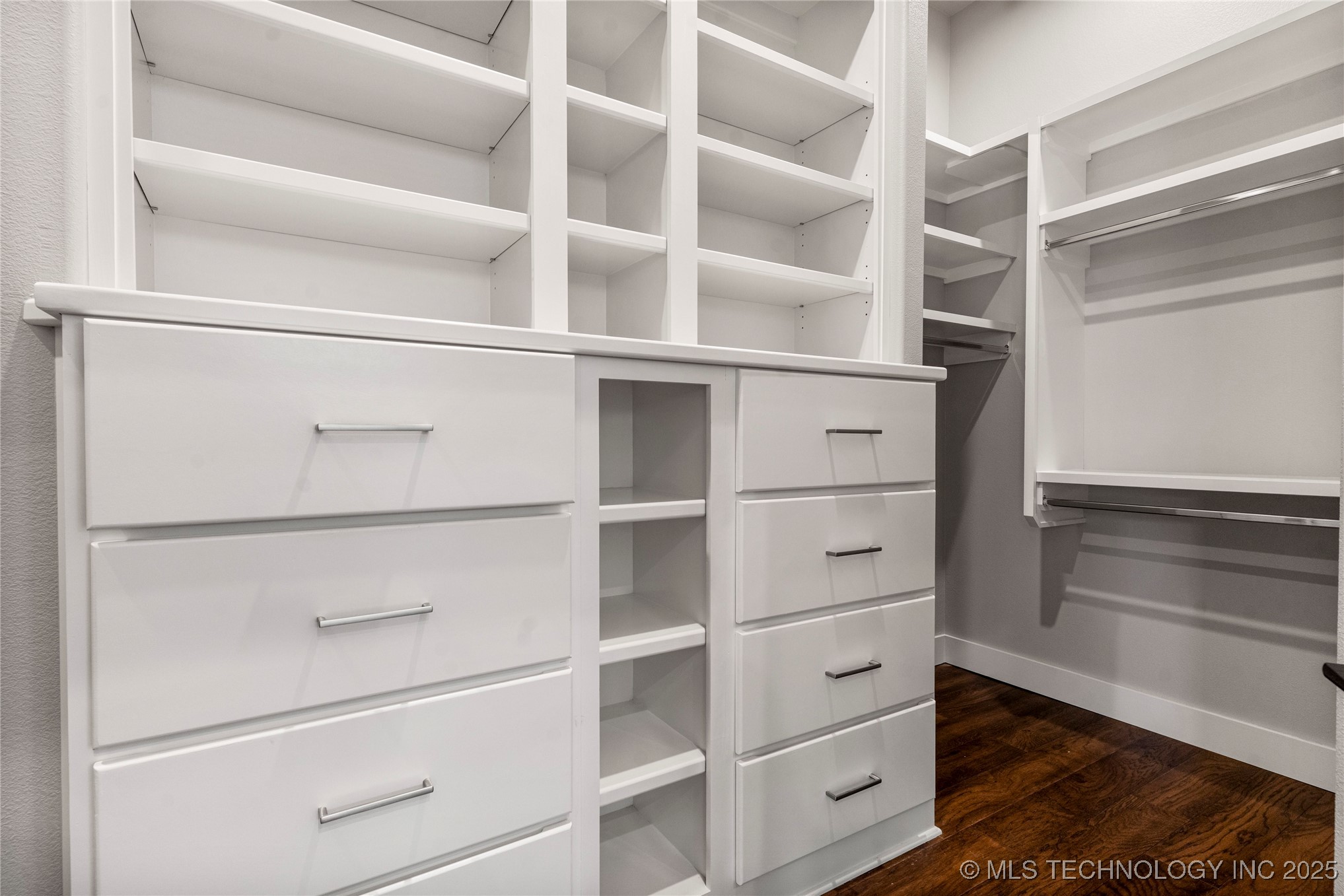 8505 S Phoenix Avenue Property Photo 40