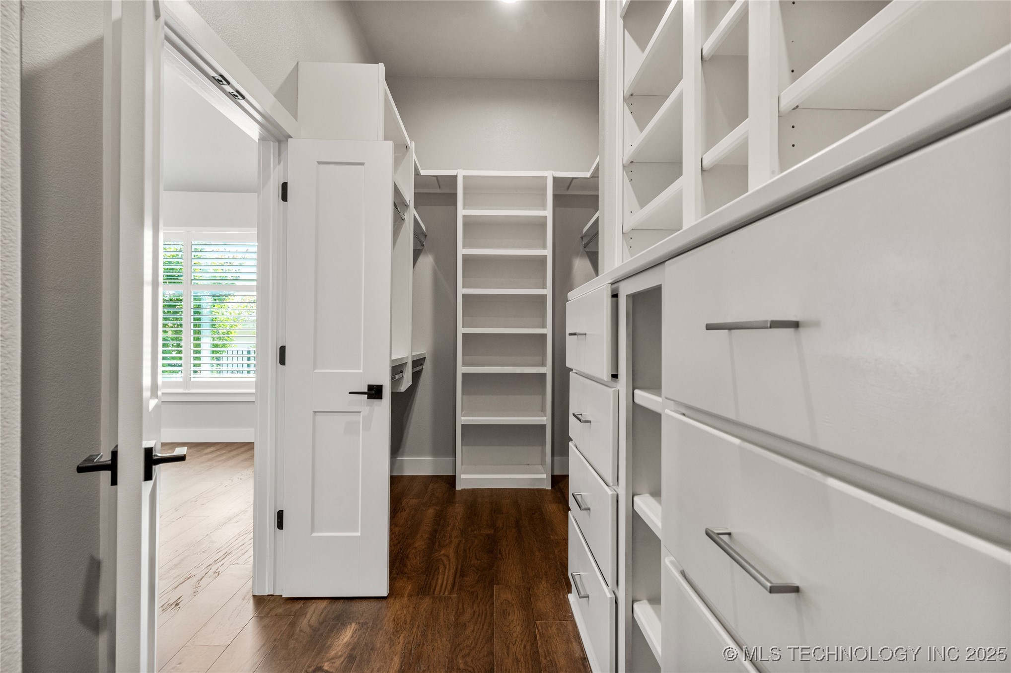 8505 S Phoenix Avenue Property Photo 41