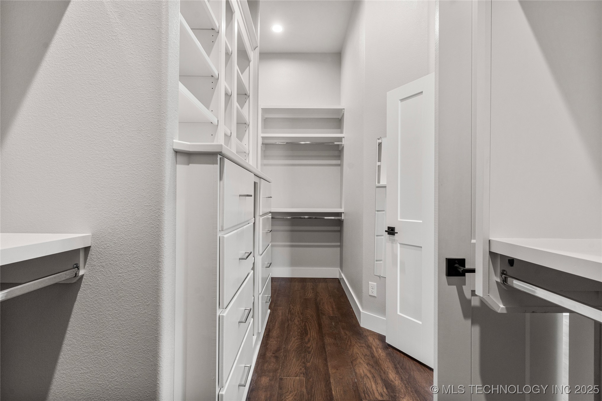 8505 S Phoenix Avenue Property Photo 42