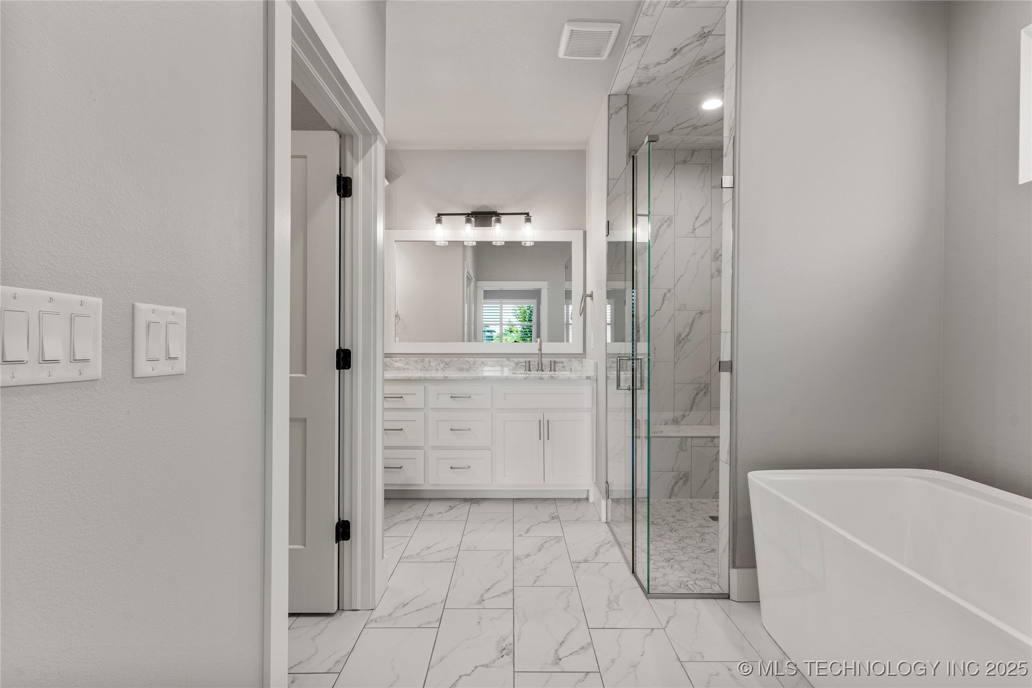 8505 S Phoenix Avenue Property Photo 44